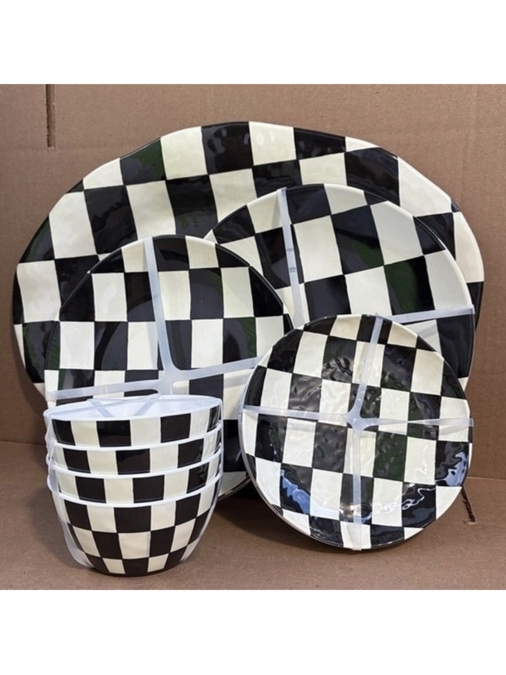 17 Piece Black and White Checkered Melamine Dinnerware Set Plates Bowls Platter